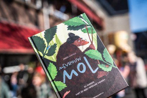 Omslag van Mevrouw Mol van Janneke Schotveld