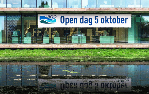 NIOO-KNAW building with banner Open Dag 5 oktober