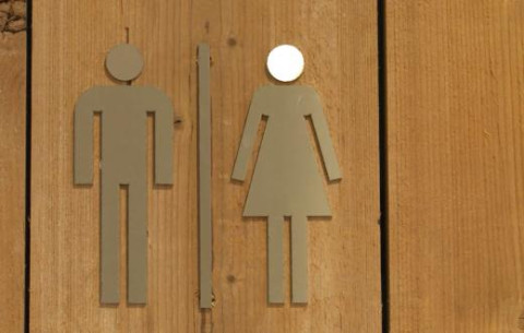 Symbolen voor man en vrouw op wc-deur