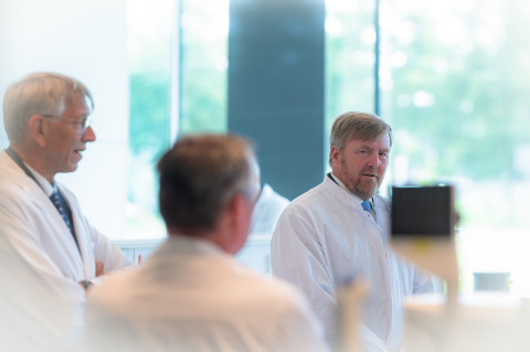 ZKM Koning Willem-Alexander in het chemisch-analytisch lab