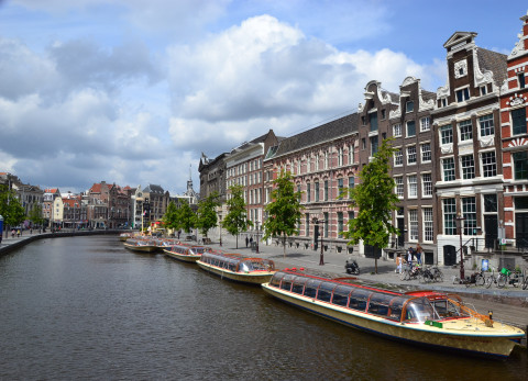 Rondvaartboten in Amsterdam tijdens de pandemie