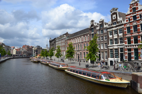 Rondvaartboten in Amsterdam tijdens de pandemie