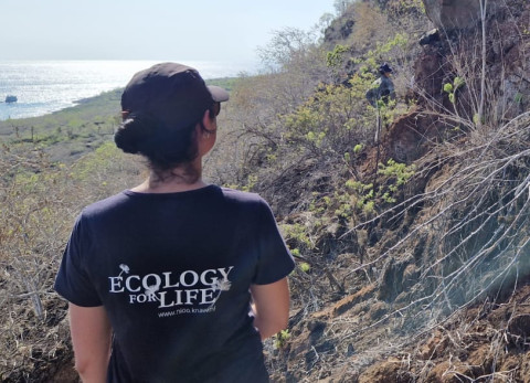 Viviane Cordovez op Galapagos