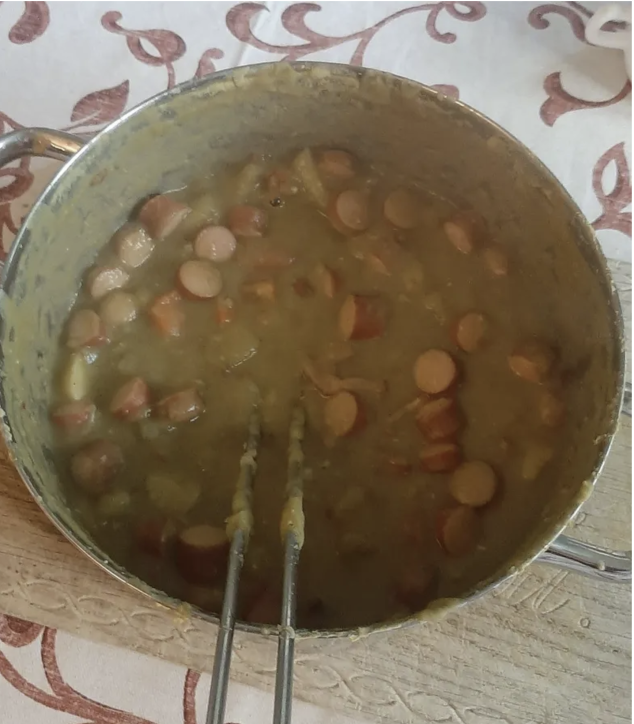 Pan snert (erwtensoep)