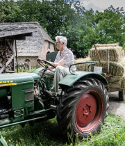 Wim van der Putten op tractor